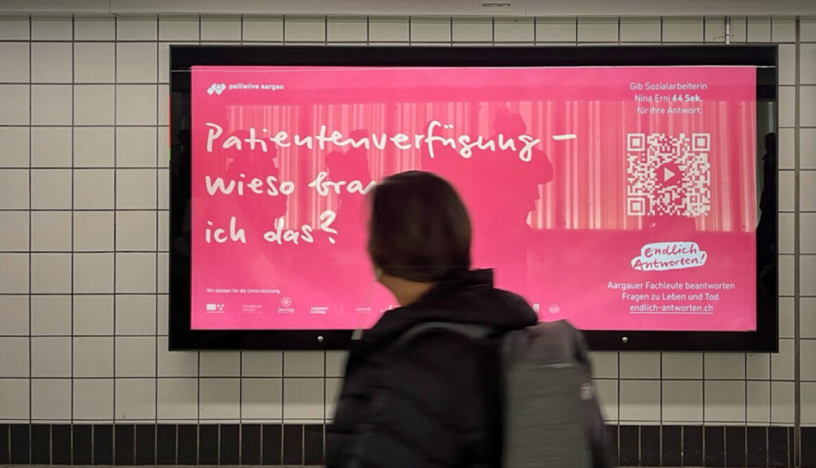 Bild zeigt ein Plakat der Frage: Patientenverfügung - wieso brauche ich das?