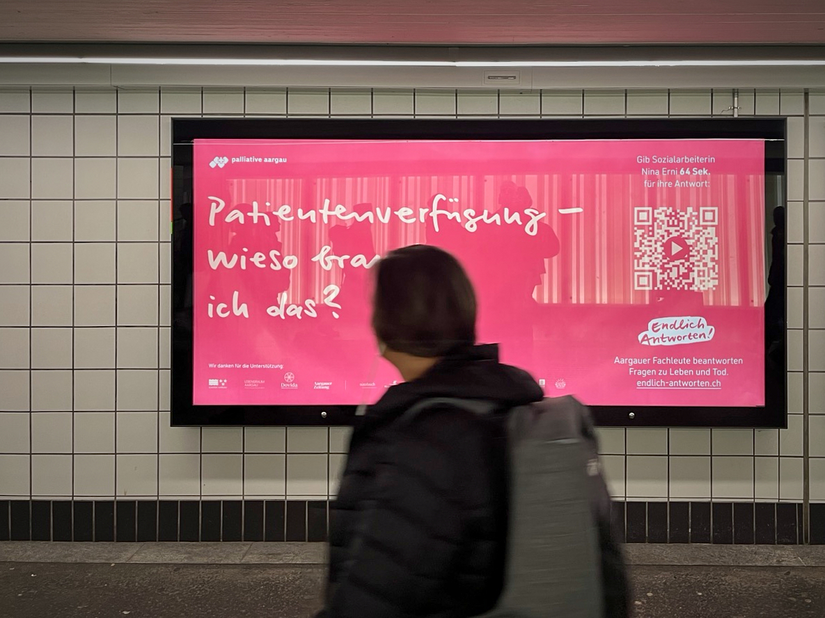 Bild zeigt ein Plakat der Frage: Patientenverfügung - wieso brauche ich das?